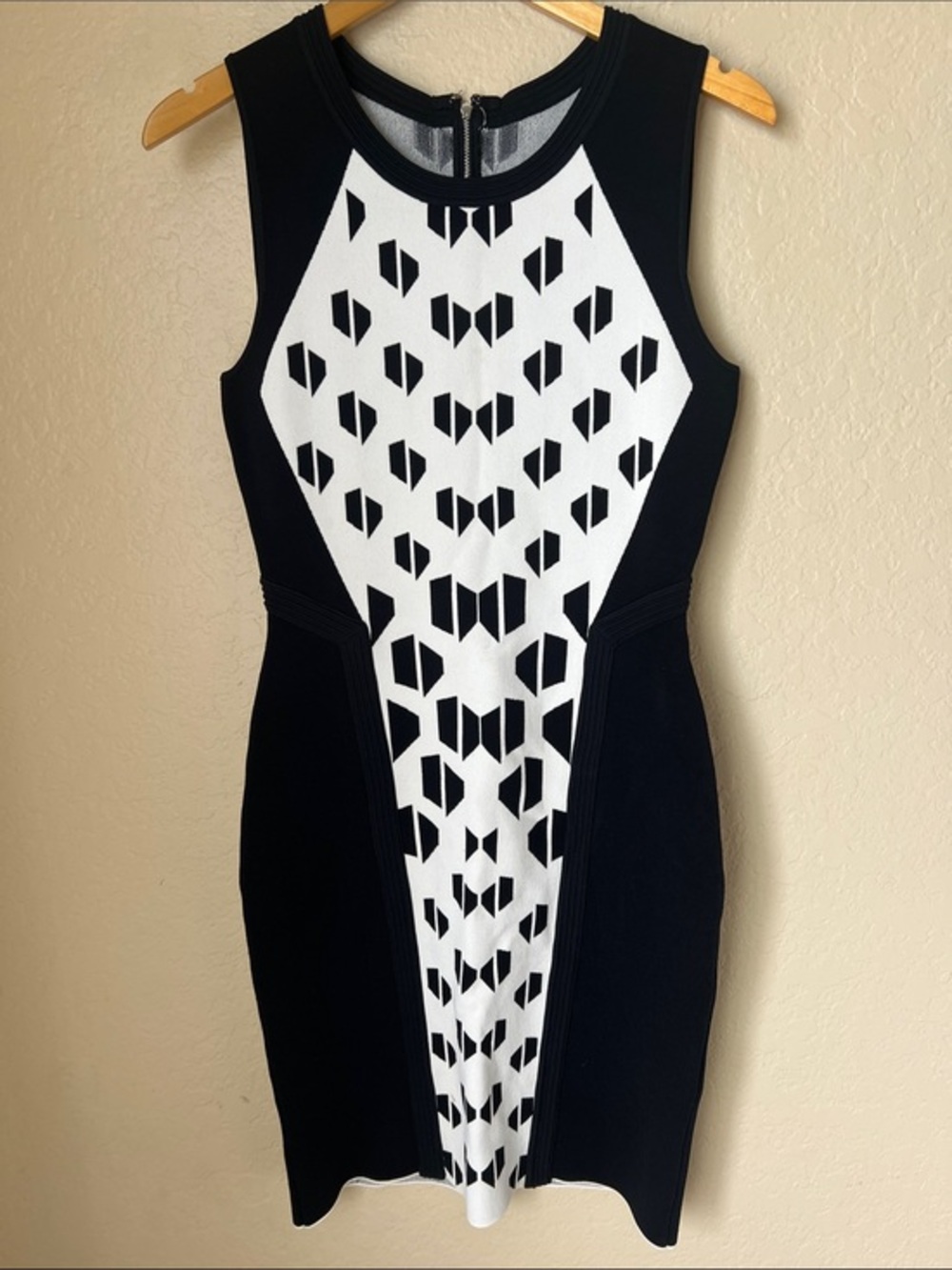 Diane Von Furstenberg black and white Franca pencil dress